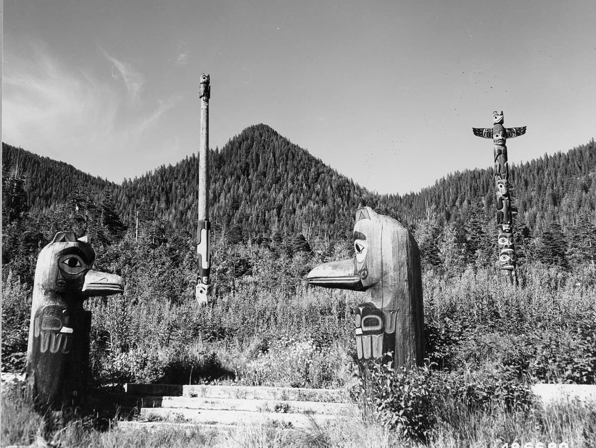 Totem poles at the entrance to Saxman Totem Park